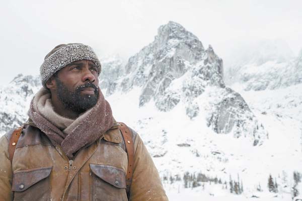 Romance, survival mix in ‘The Mountain Between Us’